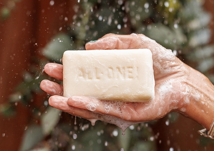 Fresh and uplifting scent with notes of melon and sweet grass